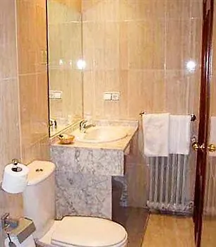 Express Covadonga فندق اوفيدو